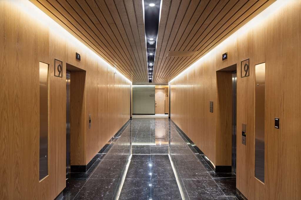 Galeria Plaza Monterrey Otel Konforlar fotoğraf Corridor of the hotel
