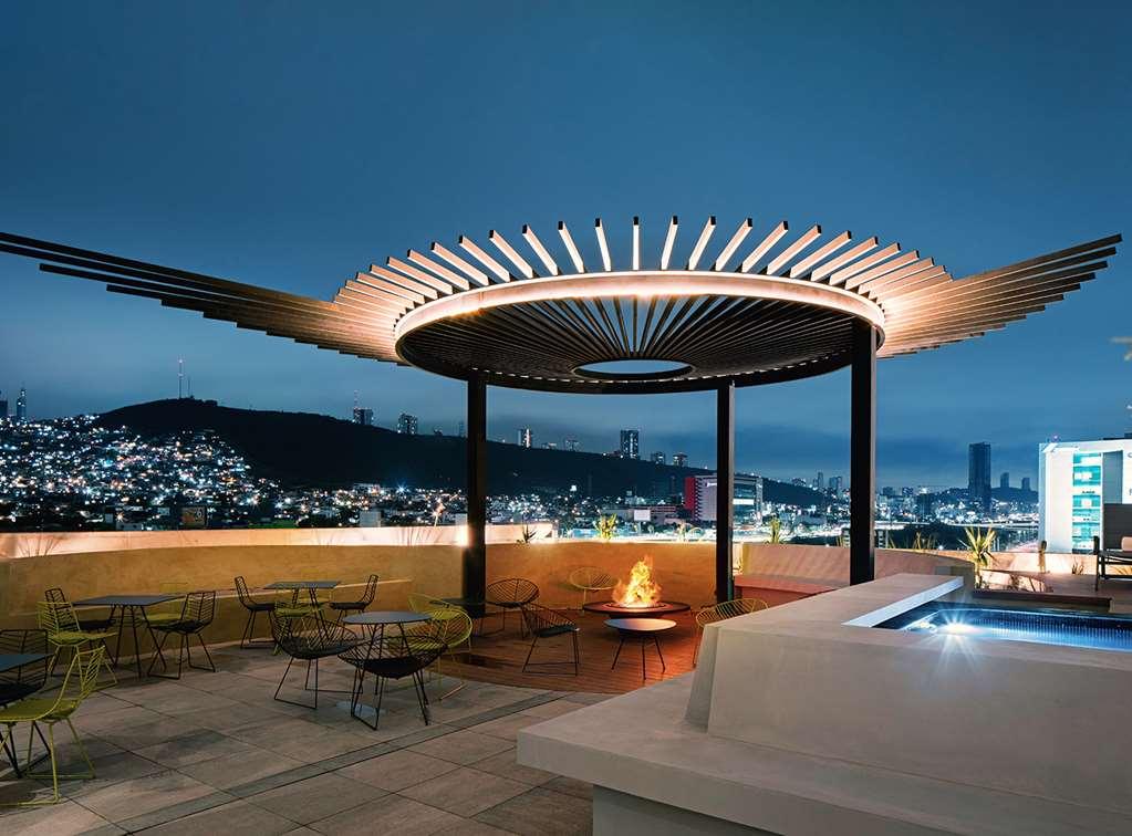 Galeria Plaza Monterrey Otel Konforlar fotoğraf Rooftop at the hotel