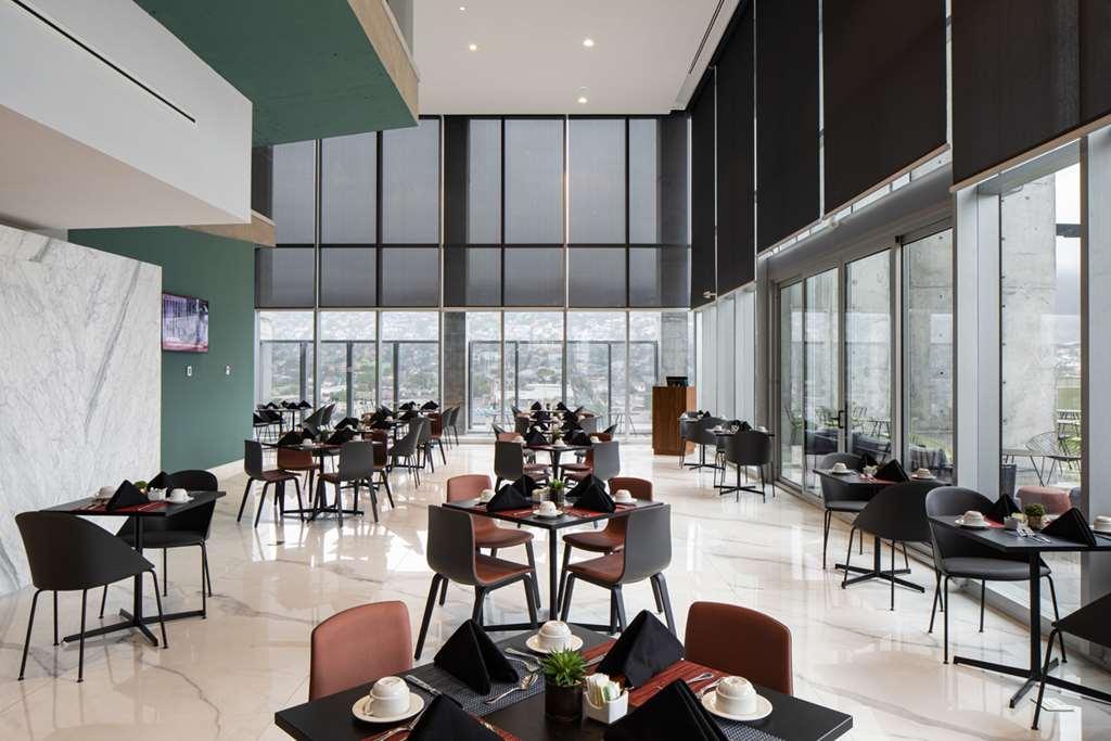 Galeria Plaza Monterrey Otel Restoran fotoğraf The restaurant
