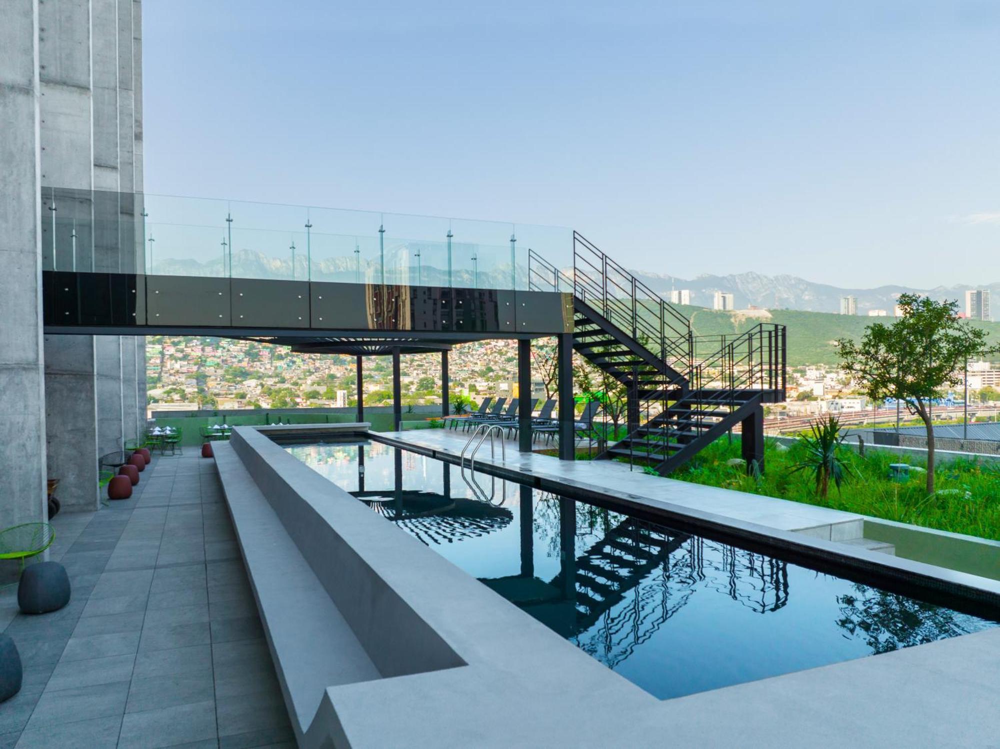 Galeria Plaza Monterrey Otel Dış mekan fotoğraf Skyline Residences